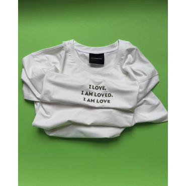 Футболка “I love. I am loved. I am love”